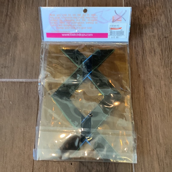 BRAND NEW in package “The Elizabeth” Switch Flops light blue w/gold shells. - Picture 2 of 5